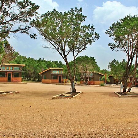 Green Acres Cottages - Fredericksburg Suite วิมเบอร์ลีย์ ภายนอก รูปภาพ